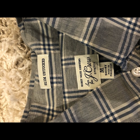 Button down - Picture 2 of 3